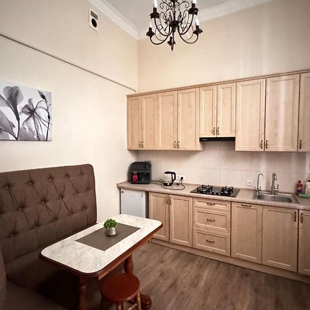 Apartamenty Kulisha 25 リヴィウ エクステリア 写真