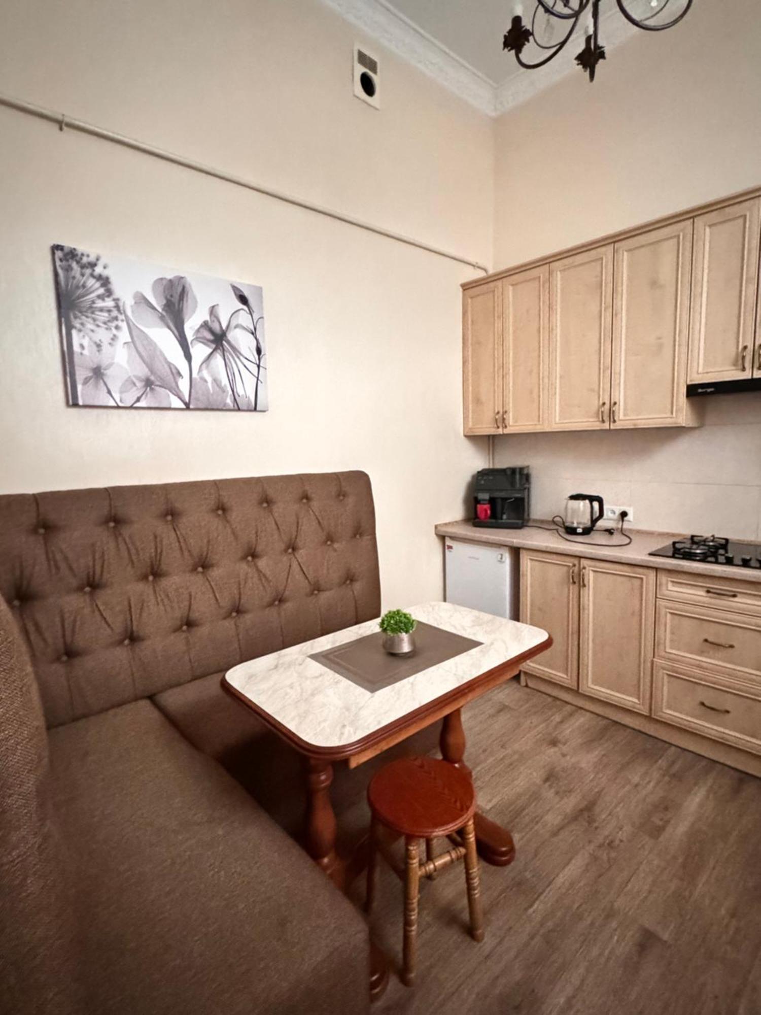Apartamenty Kulisha 25 リヴィウ エクステリア 写真