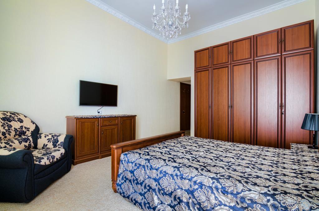 Apartamenty Kulisha 25 リヴィウ エクステリア 写真