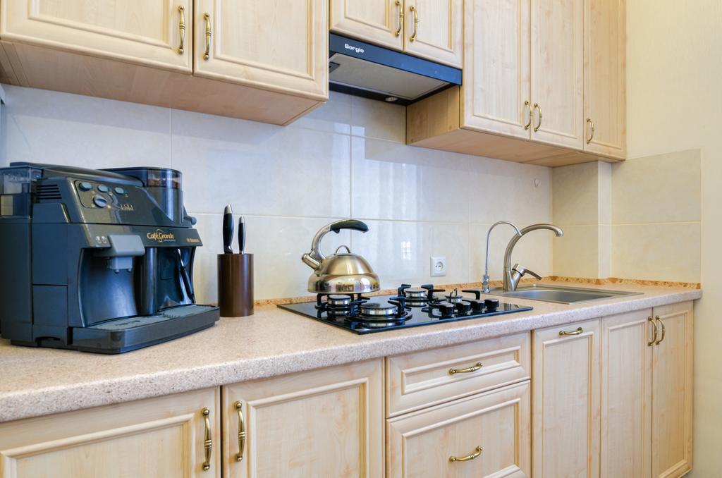 Apartamenty Kulisha 25 リヴィウ エクステリア 写真