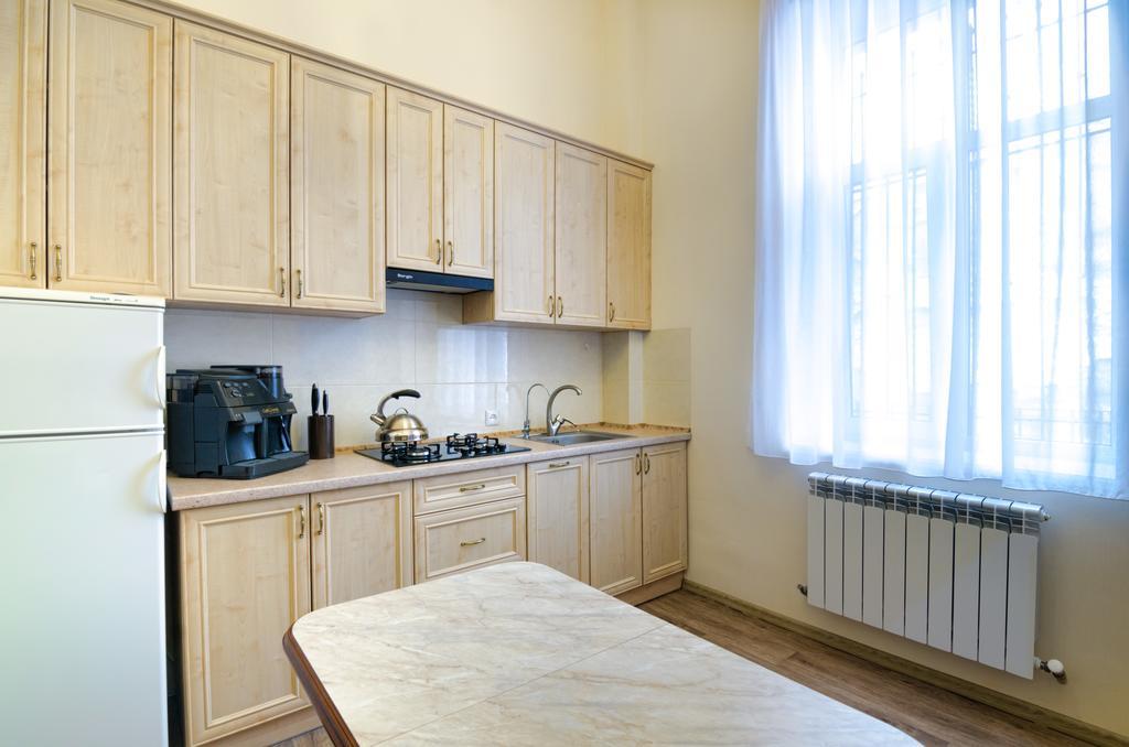 Apartamenty Kulisha 25 リヴィウ エクステリア 写真