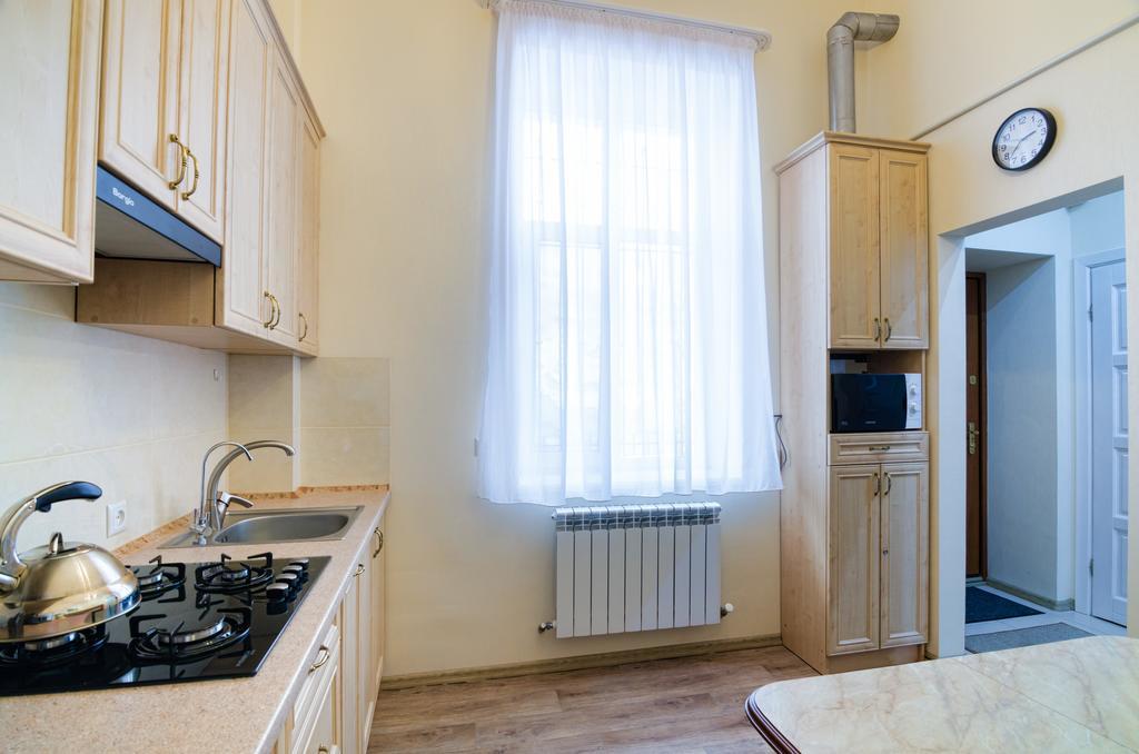 Apartamenty Kulisha 25 リヴィウ エクステリア 写真